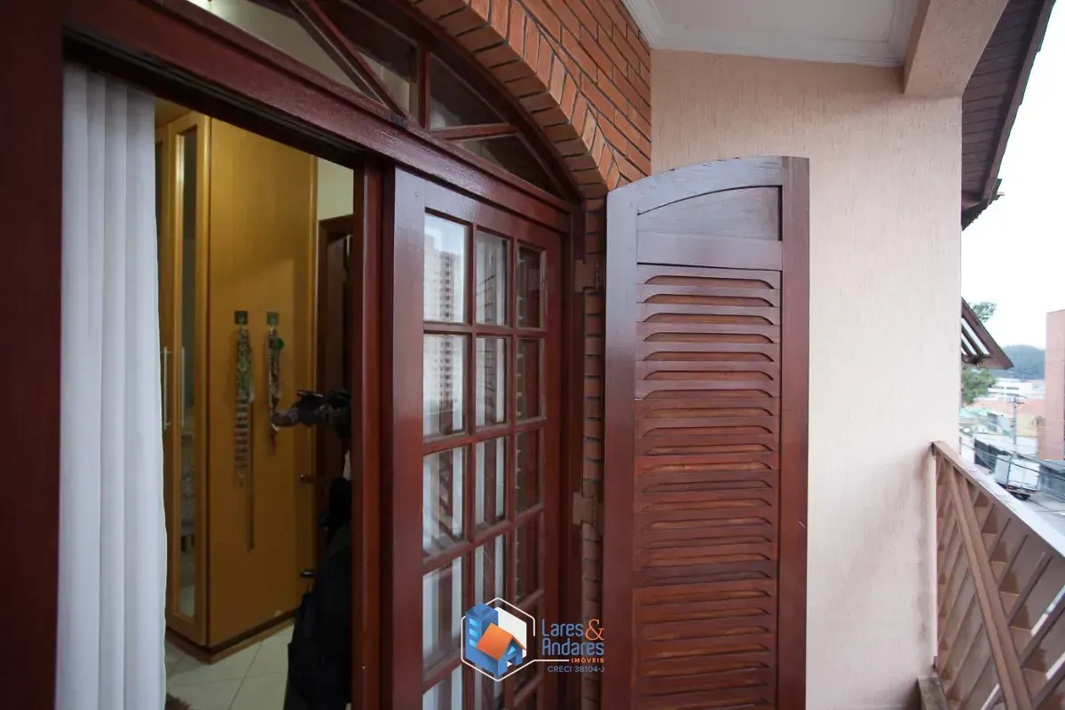 Imagem Sobrado para venda em Vila Pereira Barreto com 3 quartos, sendo 2 suítes, 200m²