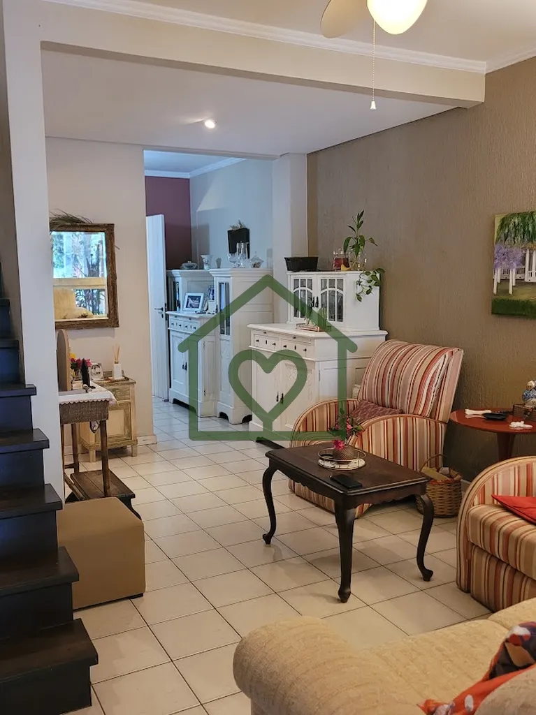 Imagem Casa Aconchegante em Condomínio Fechado 133m² 2 Dormitórios + Sótão Se você procura segurança...