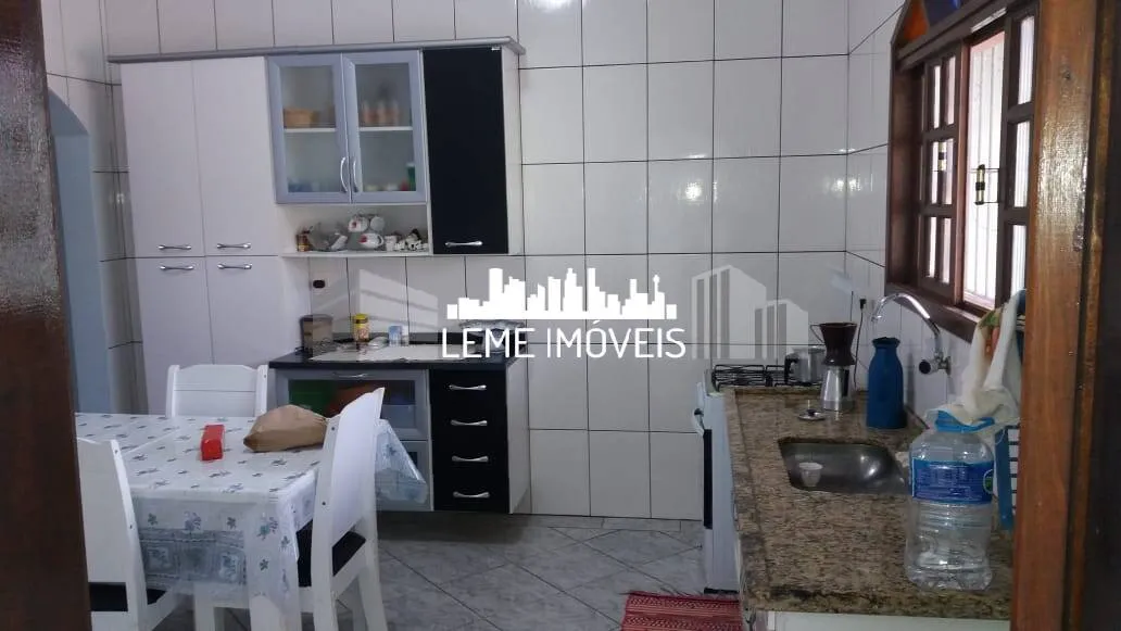 Imagem CASA TÉRREA AMPLA À VENDA NO LITORAL DE SÃO PAULO, ACEITA FGTS!!!
