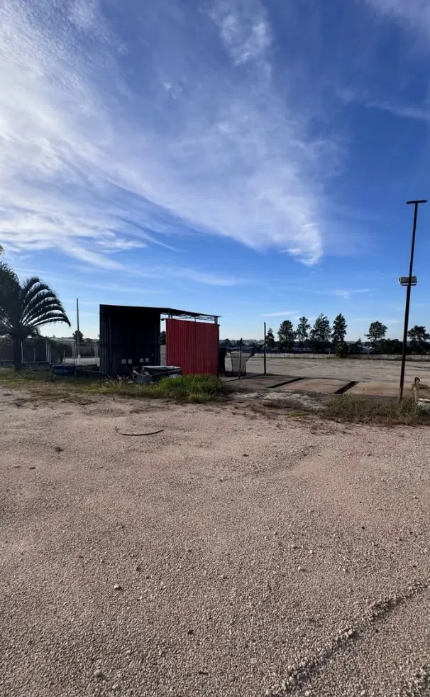 Imagem Aluga-se Galpão Industrial - Aparecidinha/Sorocaba ÁREA INDUSTRIAL PARA LOCAÇÃO EM SOROCABA - EXCELENTE LOCALIZAÇÃO E INFRAESTRUTURA