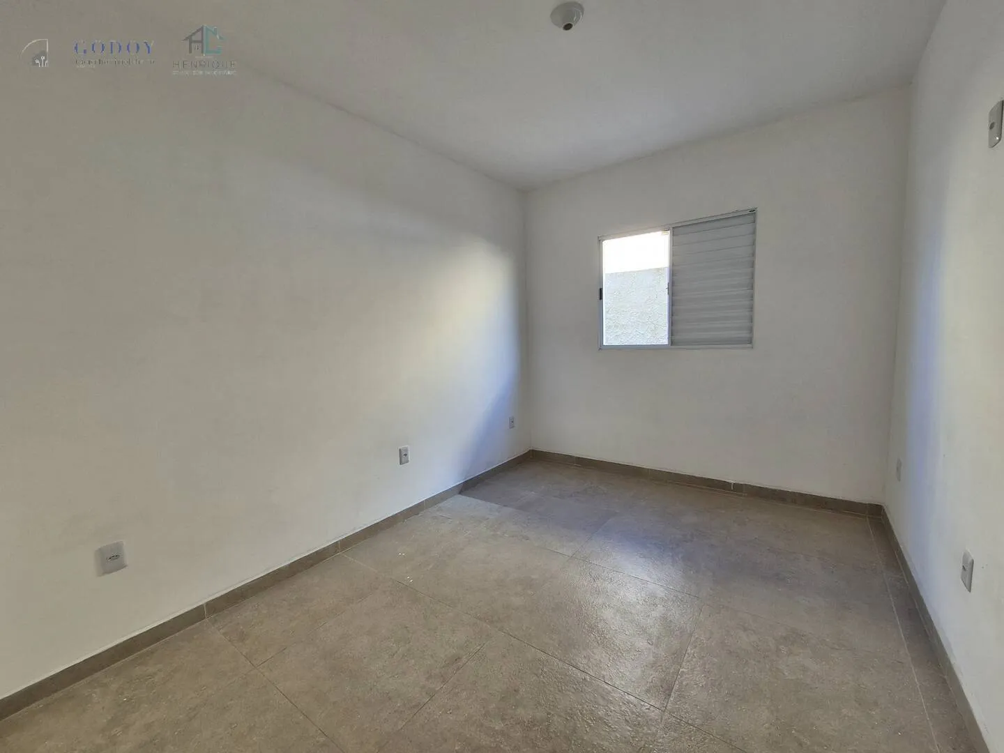 Imagem Casa em Condomínio Fechado com Suíte, Quintal e Garagem Coberta