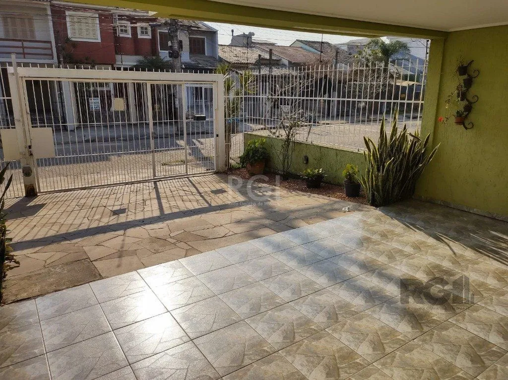 Imagem Casa para Venda - 167m², 3 dormitórios, sendo 1 suites, 7 vagas - Hípica