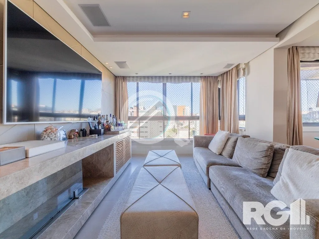Imagem EXCLUSIVIDADE. Belíssimo apartamento com 245 m², mobiliado, com 3 suítes no bairro Moinhos de Ven...