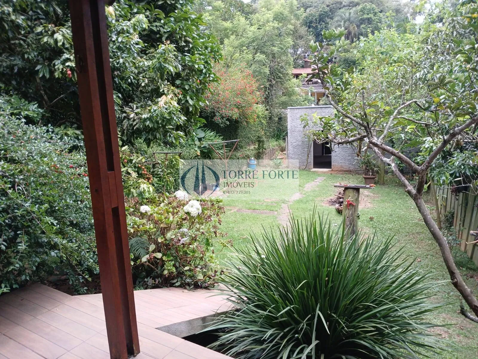 Imagem Casa com 5 quartos 1 suite 6 vagas de garagem na Serra da Cantareira.