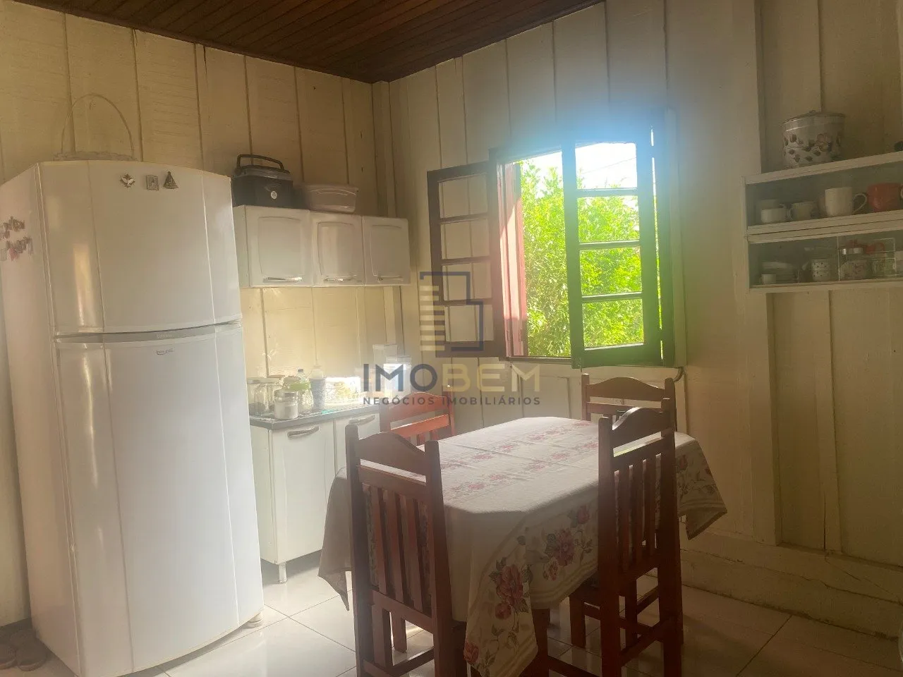 Imagem Encantadora casa à venda no Setor Residencial Sul em Sinop.

Com 180 m² de área total, esta resid...
