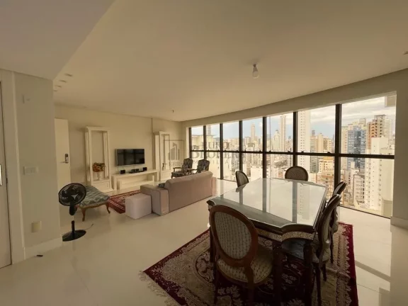 Imagem Apartamento com 3 suítes no Centro de Balneário Camboriú.