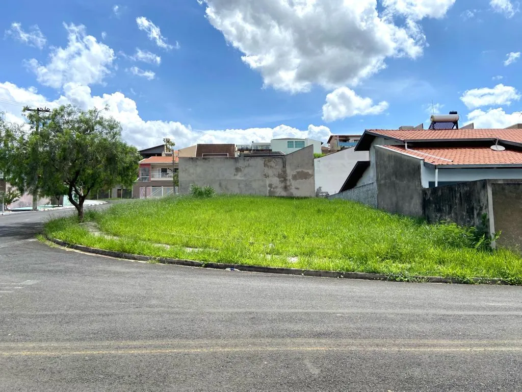 Foto do imóvel Oportunidade única: Terreno comercial de 300m² à venda em Valinhos-SP, Loteamento Nova Espírito Santo.