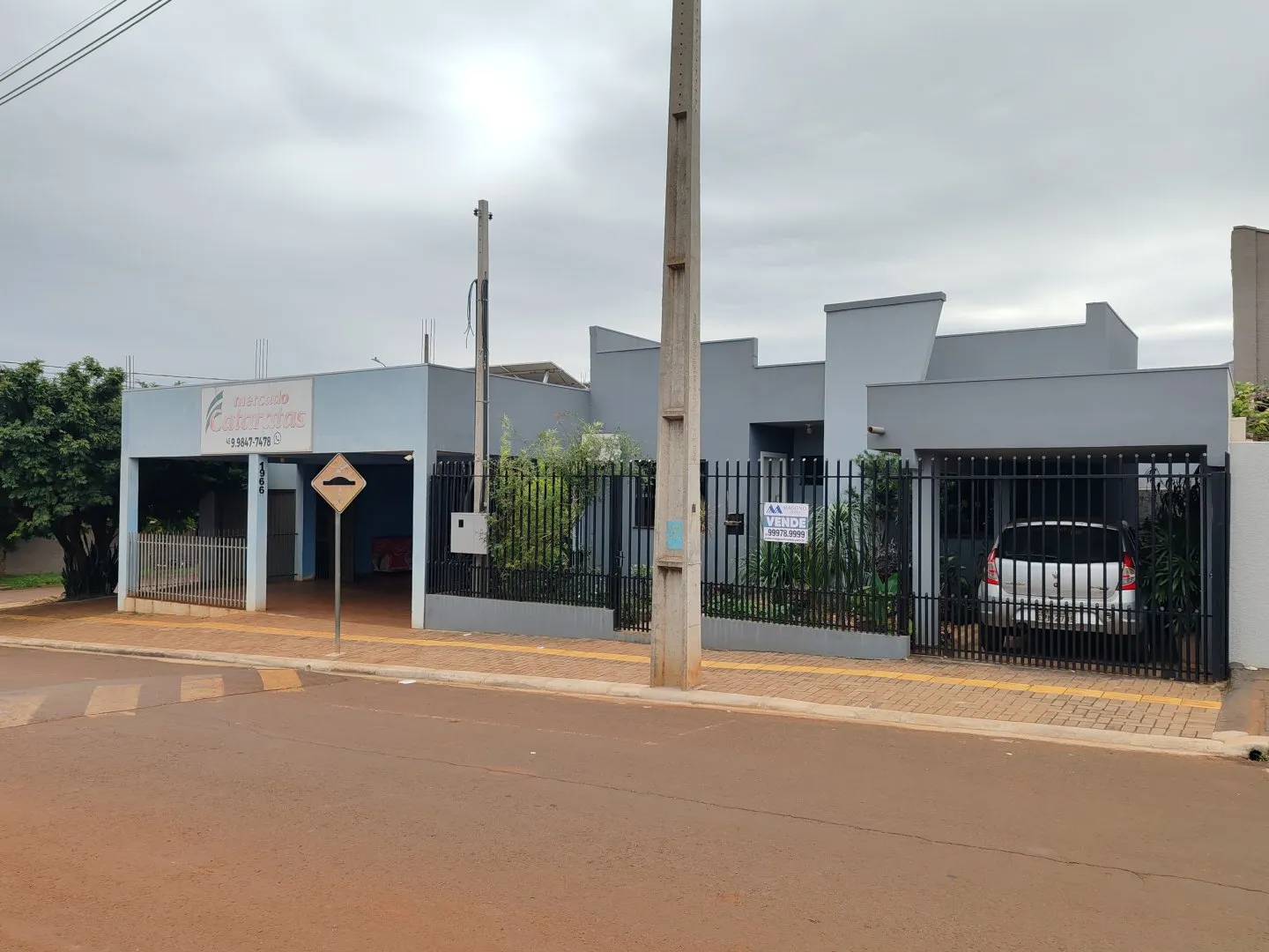 Imagem Casa à venda com sala comercial em São Miguel do Iguaçu - Bairro Cataratas - Imóvel de esquina com churrasqueira e energia solar