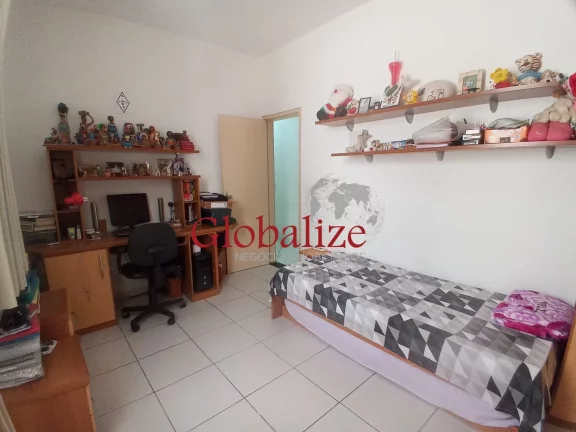 Imagem Sobreposta a venda com garagem para três carros e moto com três dormitórios no bairro do Marapé em Santos por R$ 855.000,00