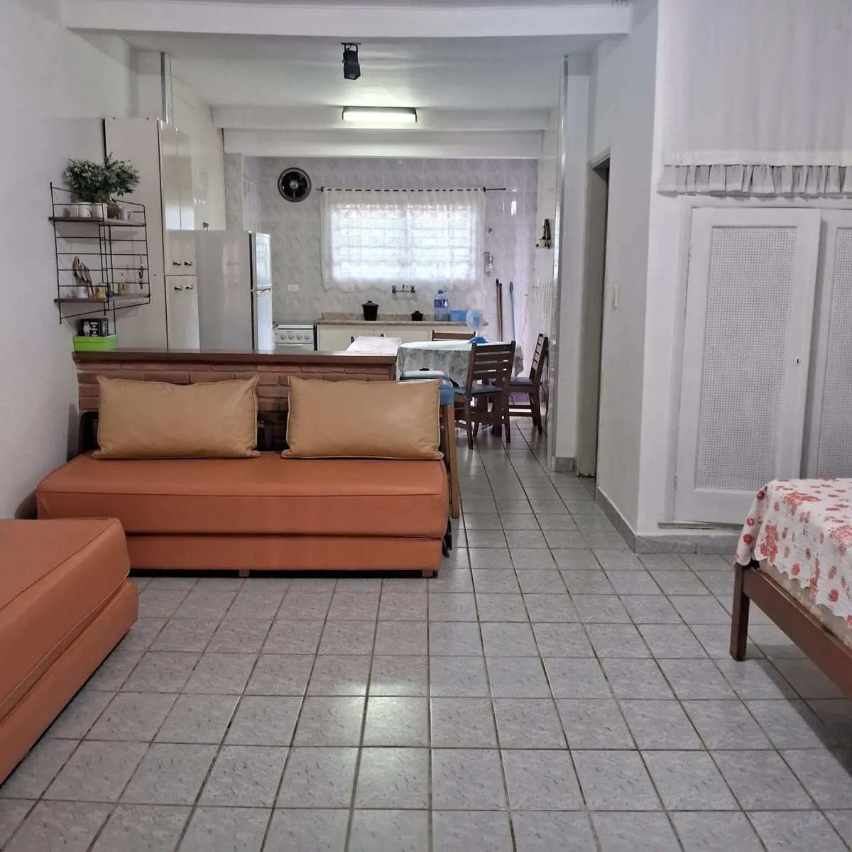 Imagem Casa à venda em Guarujá, Enseada, com 1 quarto, com 70 m2, Condomínio Mandaguari