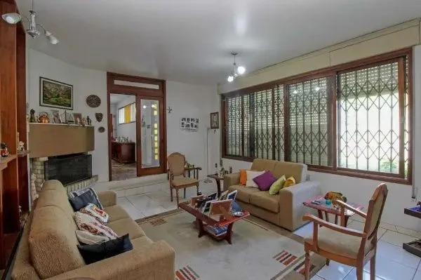Imagem Casa 3 dormitórios ampla, perto da PUC