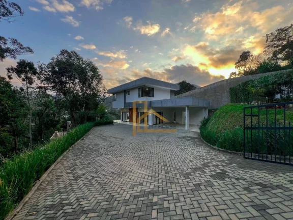 Foto do imóvel Casa com 3 Suítes em Condomínio Exclusivo – Conforto e Lazer Completo - 15 minutos do centro de Teresópolis