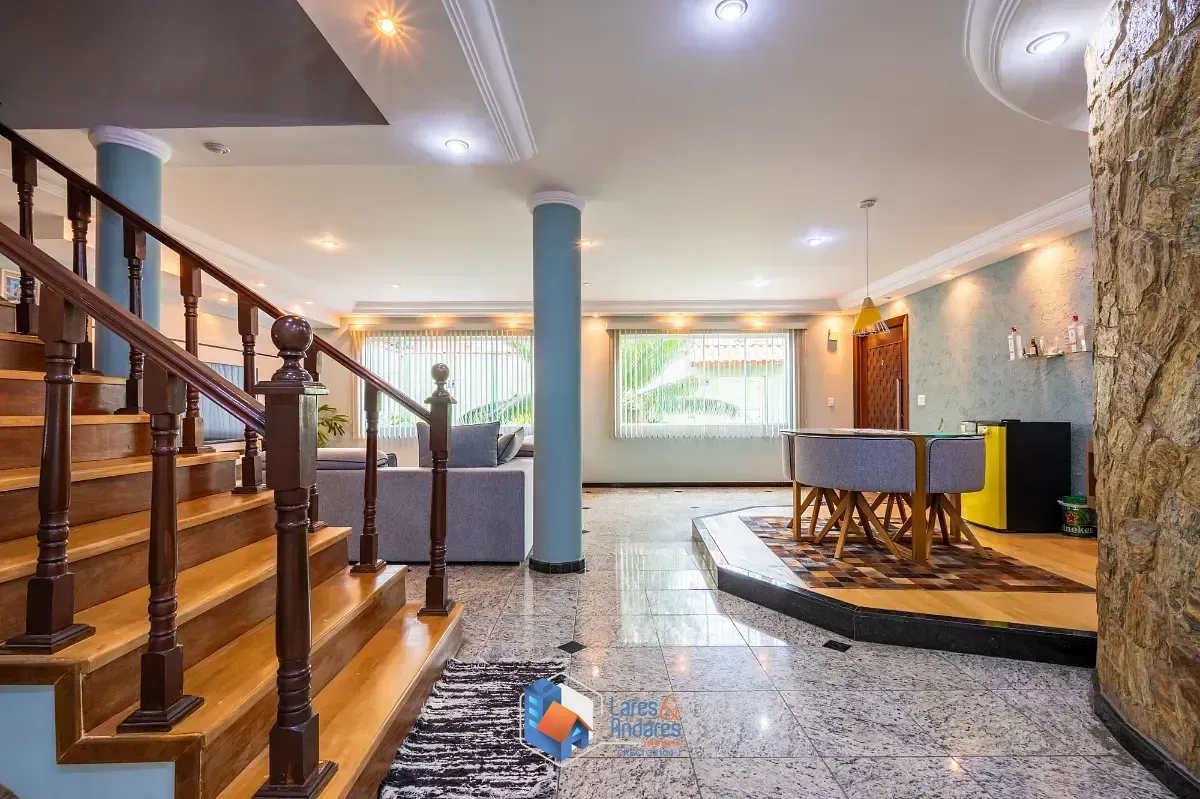 Imagem Sobrado para venda em Vila Esperança com 4 quartos, sendo 1 suíte, 328m²