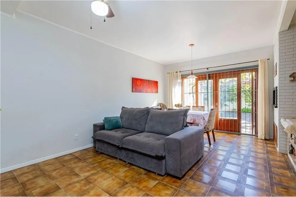 Imagem Ampla casa com 3 Dormitórios e Pátio Próximo a Adda Mascarenhas