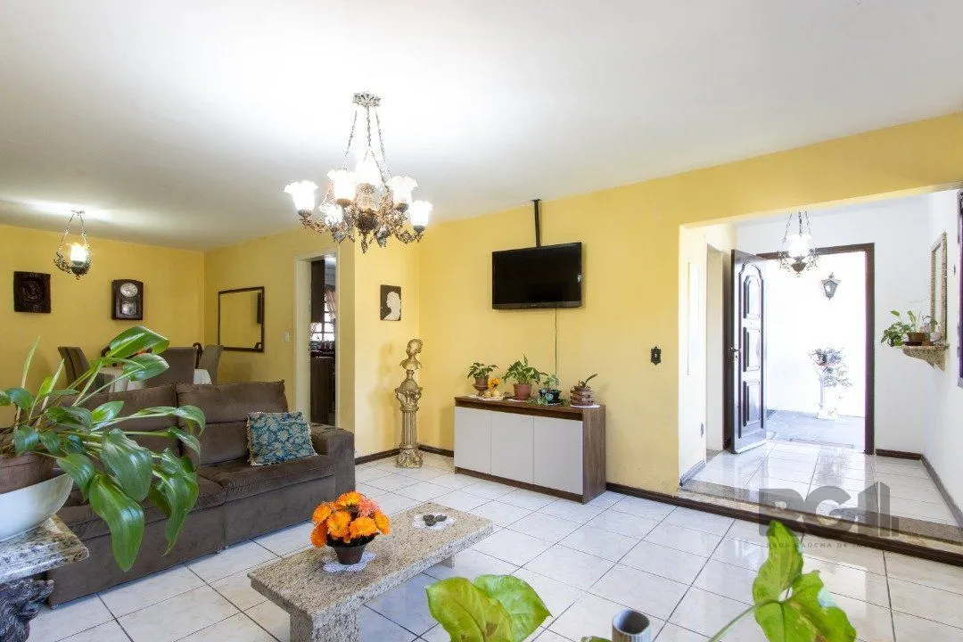 Imagem Sobrado para Venda - 170m², 3 dormitórios, sendo 1 suites, 2 vagas - Serraria