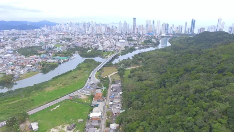 Imagem Terreno divisa com Baln.Camboriú e Camboriú
