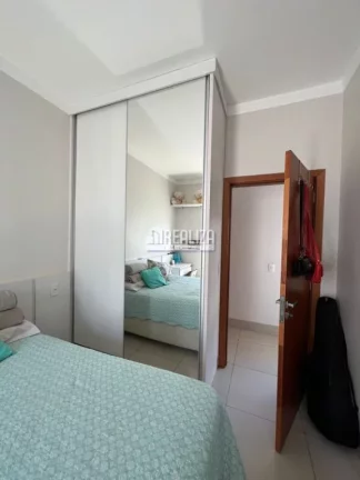 Imagem Casa com piscina aquecida e varanda gourmet no Condomínio Estância dos Ipês, em Uberaba!