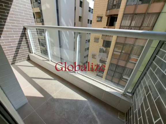 Imagem Apartamento à venda com 82m², 2 suites, varanda com Grill, piscina, vaga demarcada por R$875.000,00 na Ponta da Praia em Santos