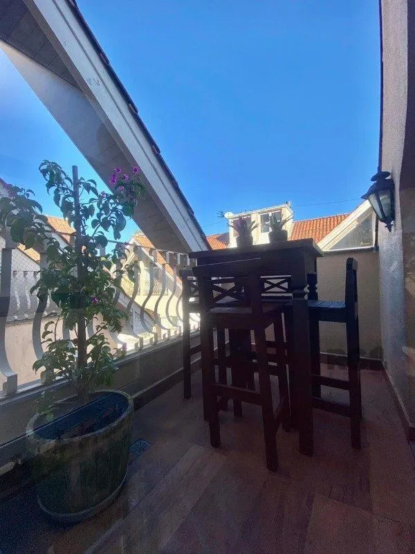 Imagem Casa em Condomínio para Comprar no bairro Pedra Redonda com 4 suítes