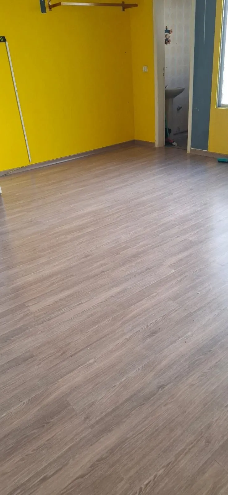 Imagem SALA COMERCIAL TOTALMENTE REFORMADA NA JOÃO WALLIG - PORTO ALEGRE/RS