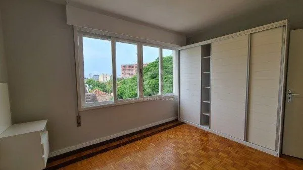 Imagem Apartamento 02 dormitórios com dependência e duas vagas no bairro São João.