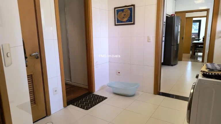 Imagem Apartamento à venda na Vila Mariana, com 4 suítes, 3 salas, 6 banheiros, 4 vagas.