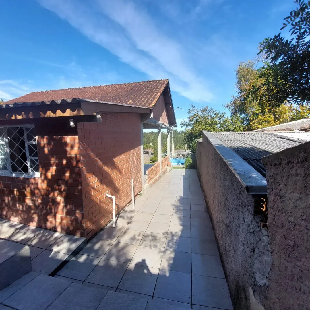Imagem Casa com Piscina à Venda em Santo Onofre, Viamão