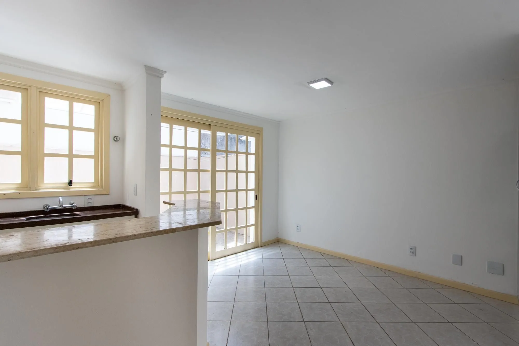 Imagem Casa em condomínio, 3 dormitórios (1 suite) 2 vagas - Jardim Isabel