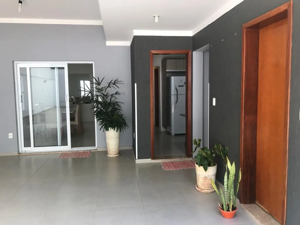 Imagem Lindo Sobrado no Bairro Jardim Karolyne com 235m².