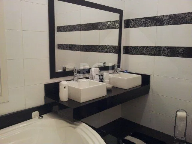 Imagem Casa para Venda - 272m², 3 dormitórios, sendo 1 suítes, 2 vagas - Hípica