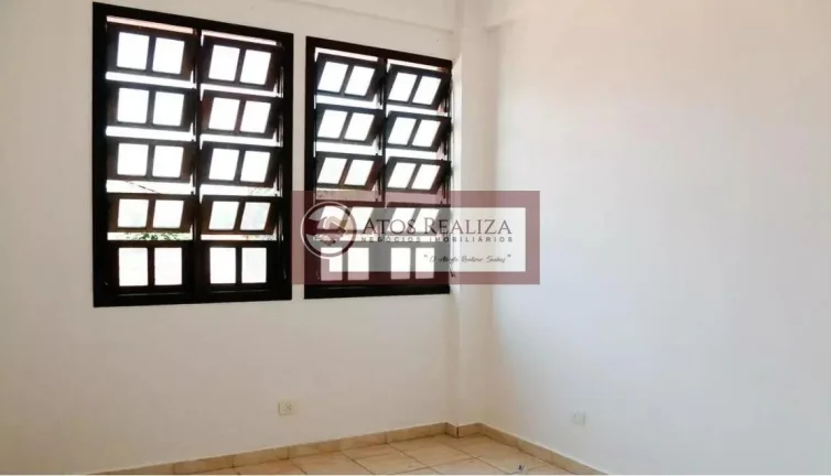 Imagem Atenção: Chegou a sua Oportunidade de comprar um Sobrado no Socorro com Desing EUROPEU. Vendo lindo sobrado no bairro do Socorro, imóvel com um Stilo totalmente diferente dos outros que você visitou, esse imóvel conta com 4 Dormitórios, sendo 1 Suíte, Arm