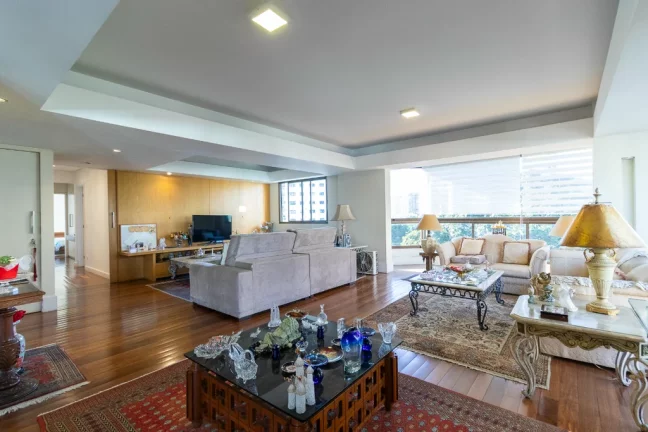 Foto do imóvel Apartamento à venda em São Paulo, Moema, com 3 quartos, 195m2 em Chibarás