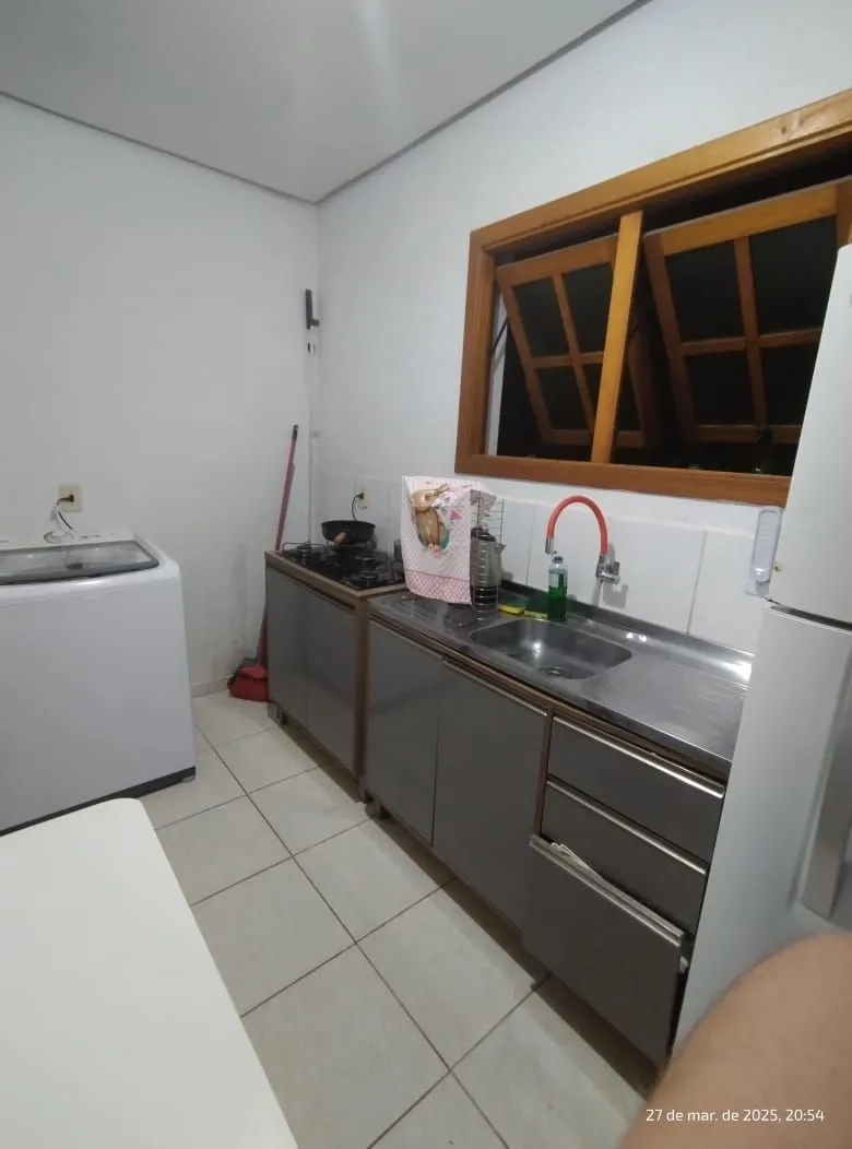 Imagem Casa de esquina no bairro Hípica - 2 dormitórios