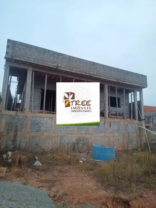 Imagem VENDA DE SOBRADO NO RESIDENCIAL ALTO DAS COLINAS, EM ARUJÁ/SP, 500m² com 5 quartos, suíte com hidro, piscina, 07 vagas e vista pra mata. CONSULTE-NOS.