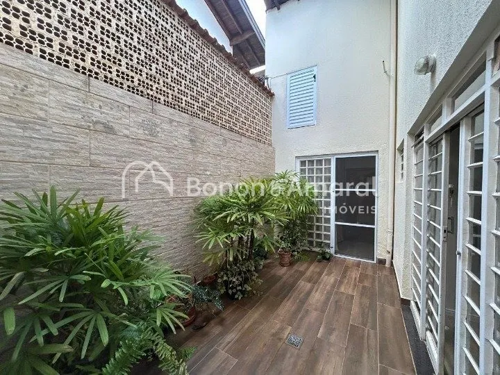 Imagem Casa com 4 Quartos e 4 banheiros à Venda no Jardim Santa Genebra