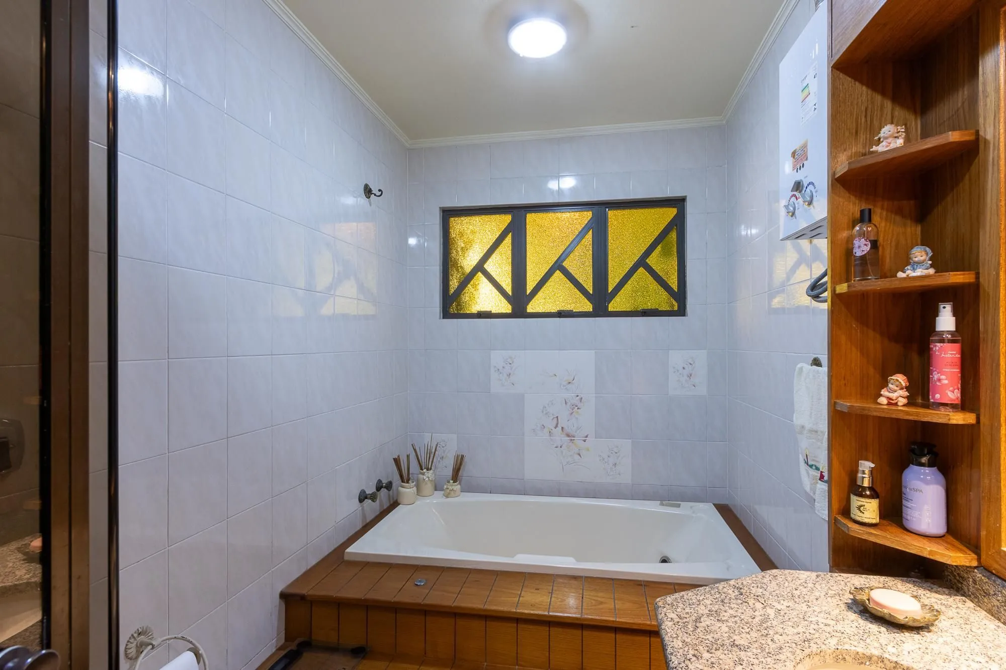 Imagem Casa com 3 quartos (1 suite), 4 vagas - Vila Nova