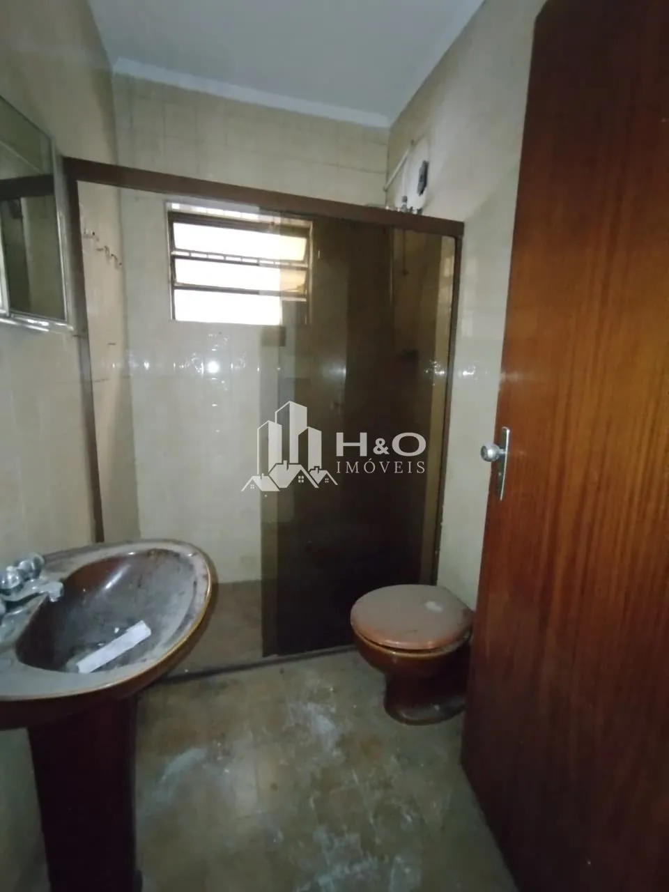 Imagem Casa ampla e muito bem localizada no bairro de Itaquera, próxima ao Shopping Metrô Itaquera e à Estação Corinthians‑Itaquera.
