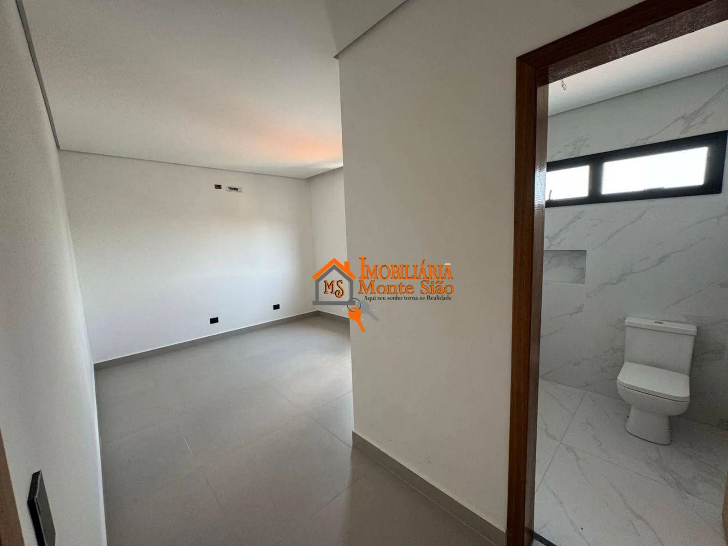 Imagem Sobrado com 3 dormitórios à venda, 210 m² por R$ 1.250.000,00 - Jardim Vila Galvão - Guarulhos/SP