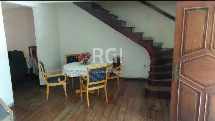 Imagem Casa para Venda - 300m², 4 dormitórios, 4 vagas - Nonoai