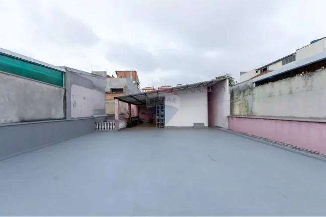 Imagem Casa bem localizada com 4 dormitórios, 2 vagas de garagem.