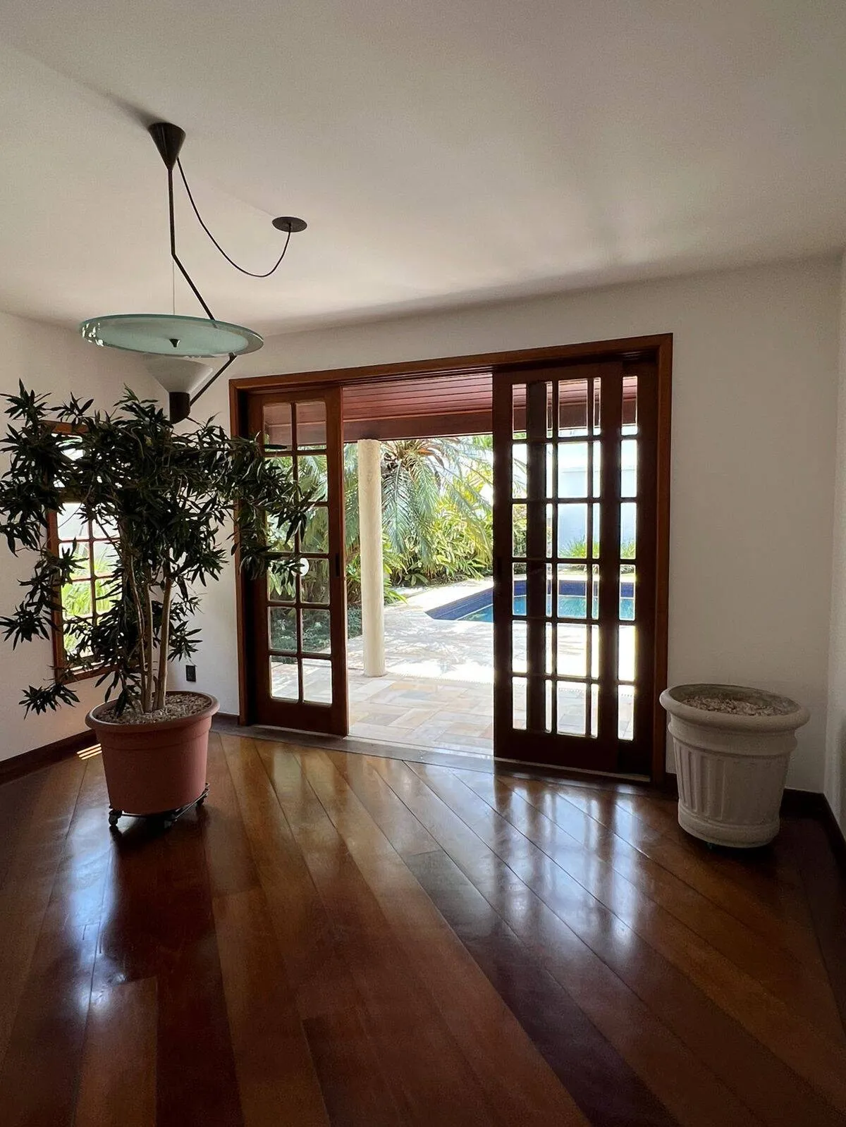 Imagem Casa Exclusiva em Tamboré, Santana de Parnaíba - Rodeada de Verde