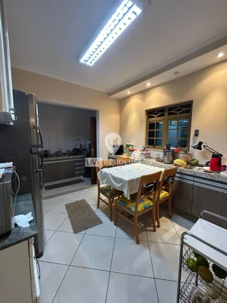 Imagem Casa á venda Vila Brasileira Itatiba-SP