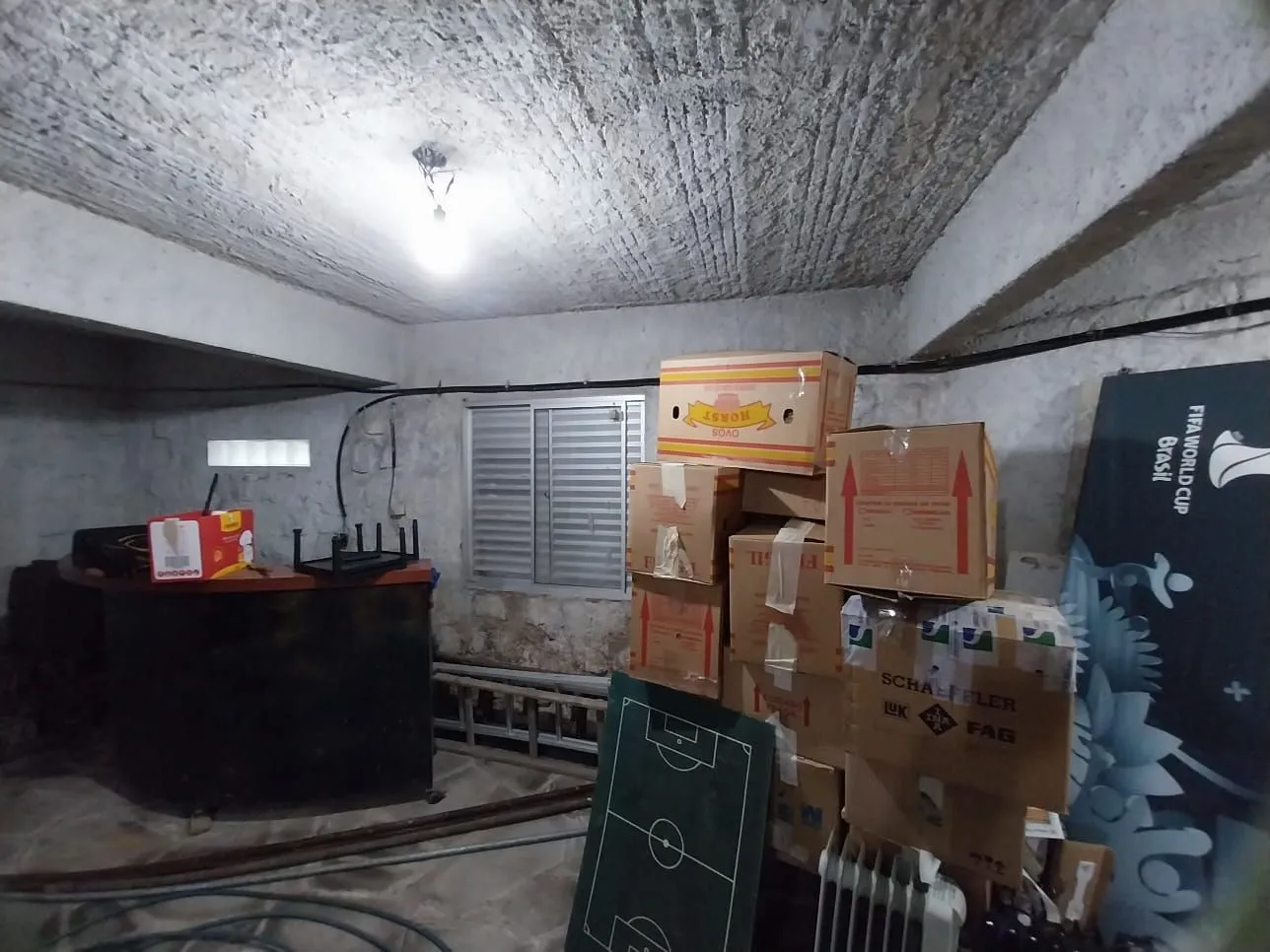 Imagem Casa ampla 5 D E 4 Banheiros, 2 vagas - Sta Tereza - Porto Alegre