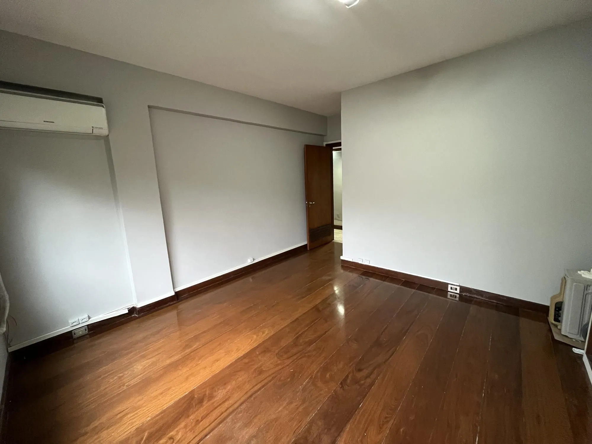 Imagem Apartamento de 3 quartos, suíte e 2 vagas de garagem no bairro Farroupilha POA