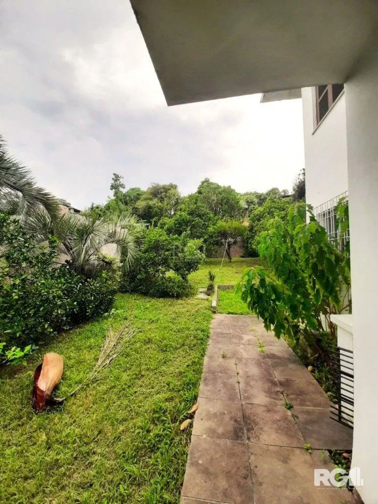 Imagem Casa com 351,60m2 de área construída em propriedade de 743m2 no Bairro Jardim Carvalho.