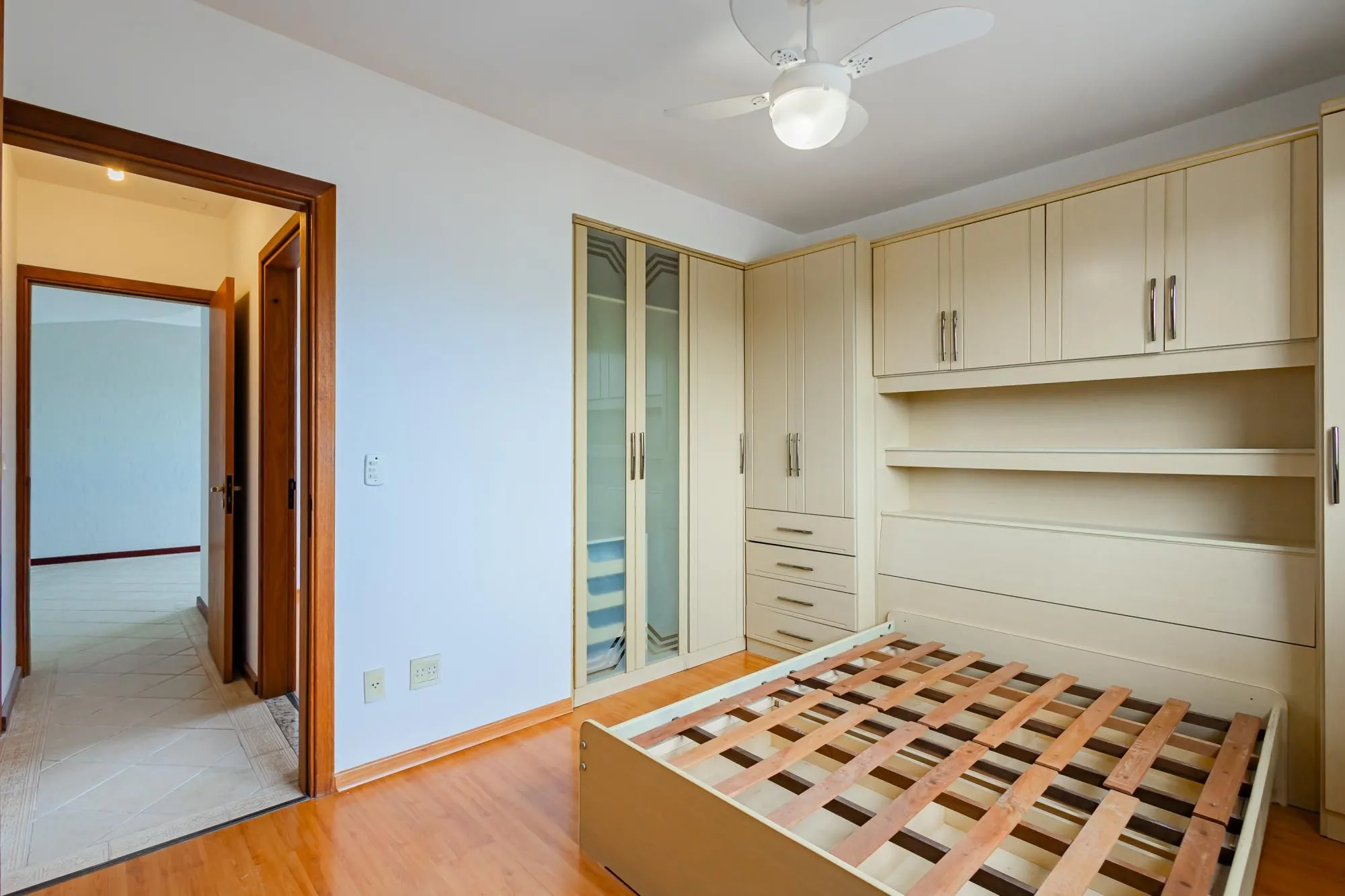 Imagem Colinas Garden Apartamento de 2 Dormitórios com Suíte e 2 Vagas no Bairro Passo d'Areia