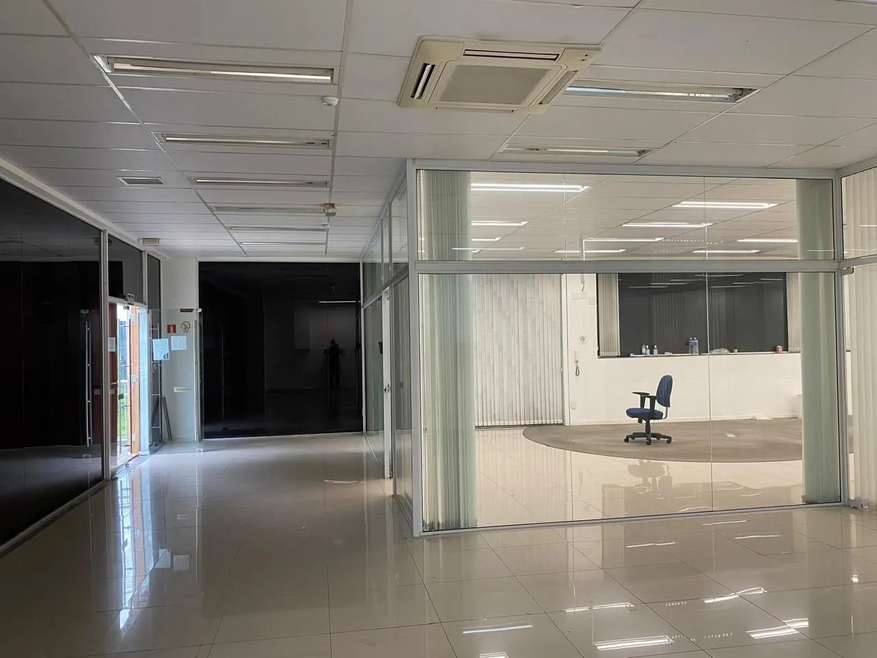 Imagem MÁFFER IMÓVEIS ALUGA - PRÉDIO COMERCIAL DE ESQUINA EM CANOAS! Com 11 vagas de estacionamento | Localização privilegiada | Oportunidade única!