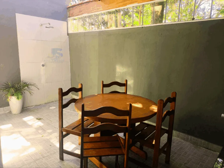 Imagem Casa para Alugar em Bertioga Próximo ao Mar | 3 Quartos, Suítes e Espaço Gourmet
