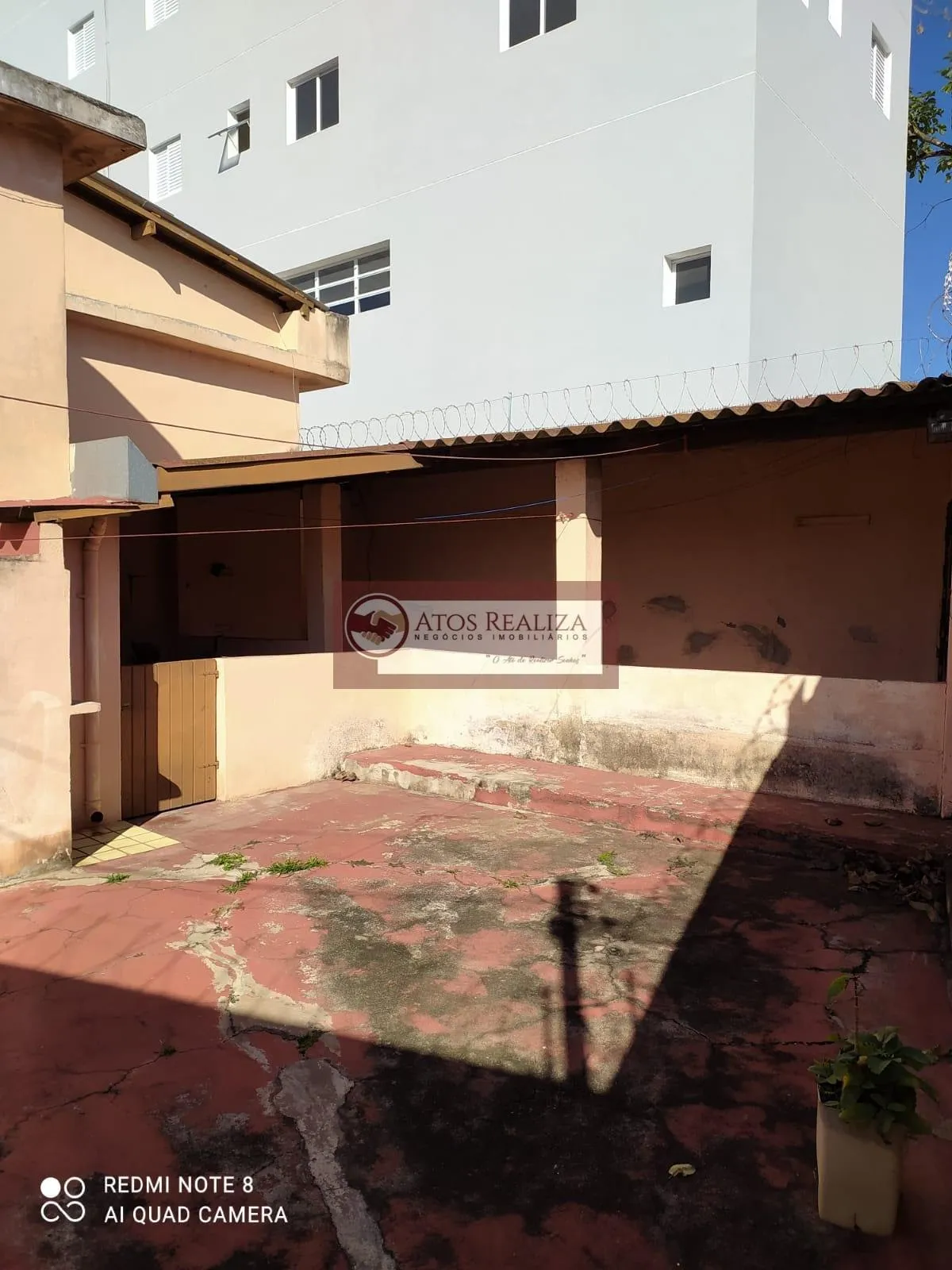 Imagem Exclusivo: Oportunidade Rara a venda no centro da Cidade Dutra. Vendo casa térreo no coração da cidade Dutra, São 320m² de tereno, 170m² de construção, necessita reforma, imóvel para investir, São 4 Dormitórios, 2 salas, 2 banheiros, despensa, quintal amp