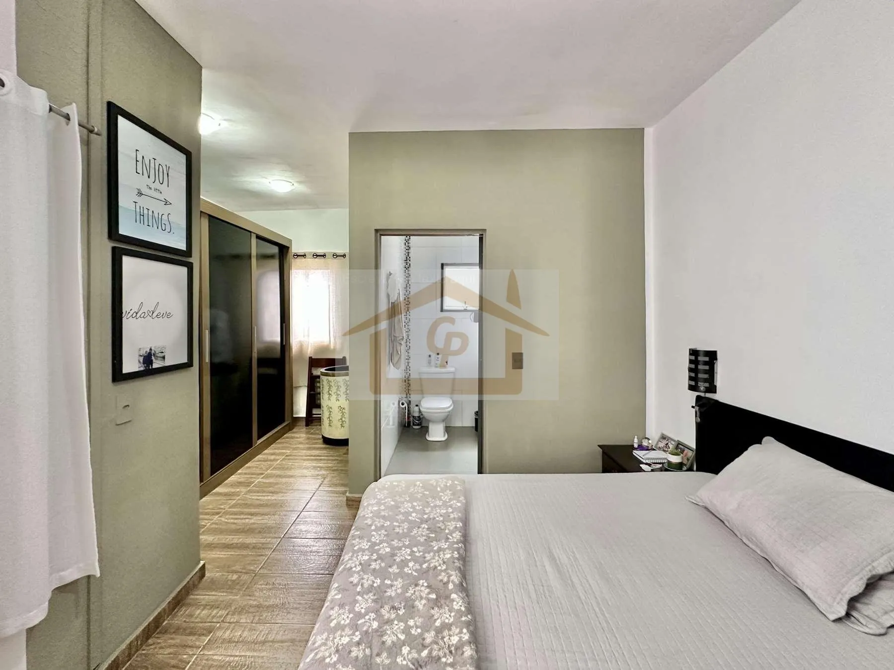 Imagem Casa Térrea, 2 quartos sendo um suíte , condomínio com Clube, 3 vagas
